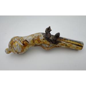 Pistolet en faïence de Castelli, début XVIIIᵉ siècle, à restaurer