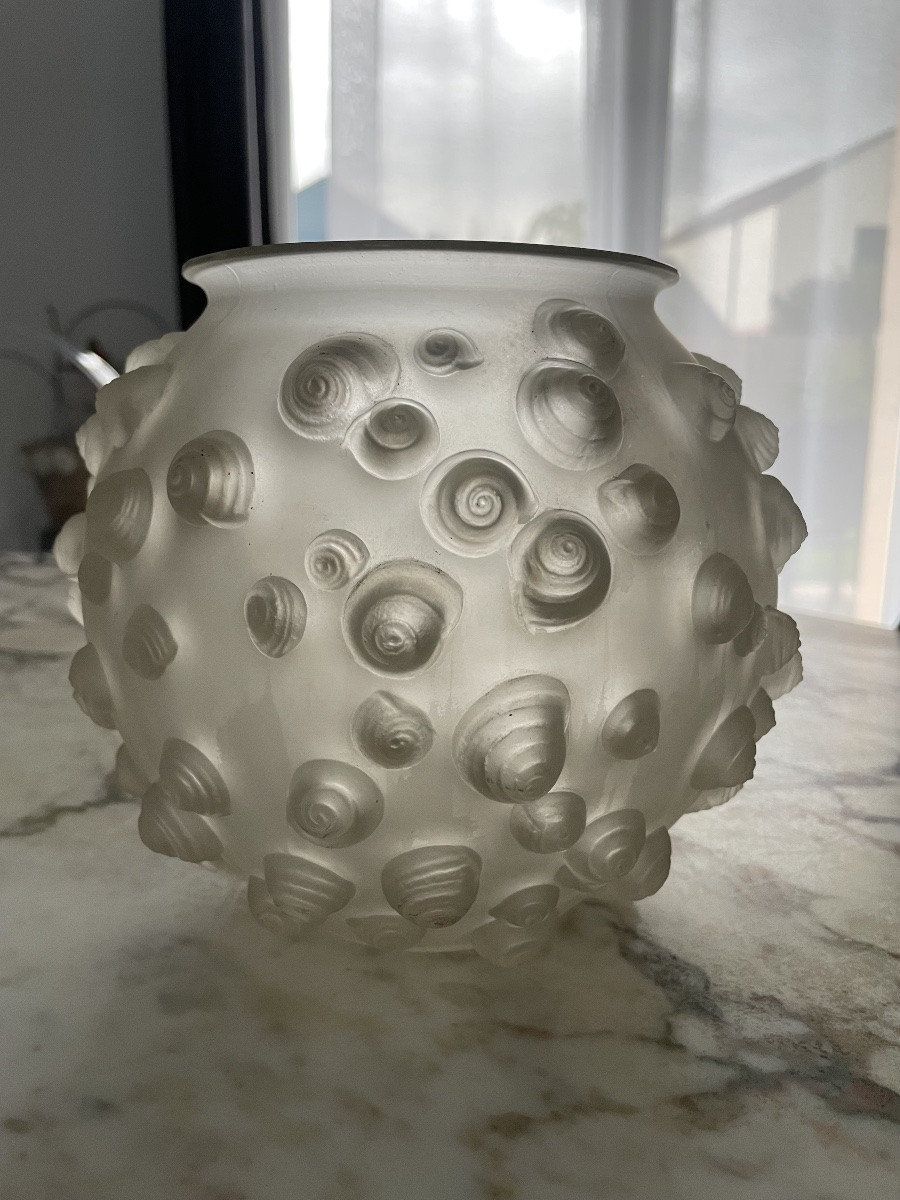 René Lalique - Vase en verre blanc modèle Palissy décor escargots-photo-2