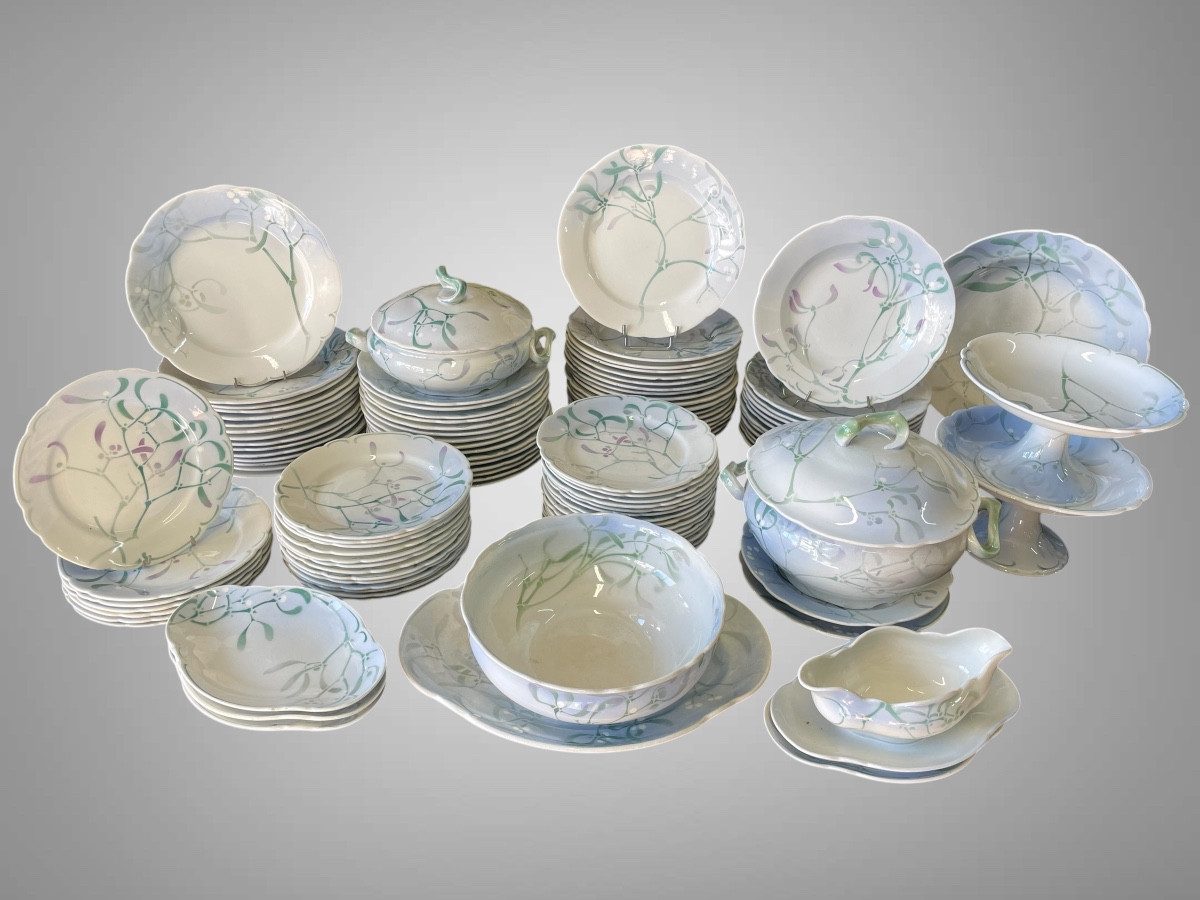 Service de table au « Gui » Edmond Lachenal Faience Keller et Guerin 110 pièces 