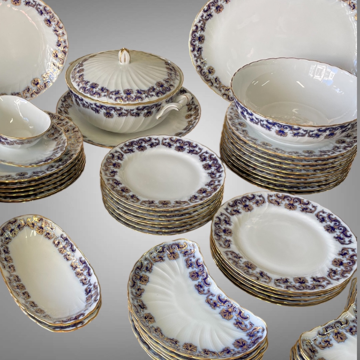 Bernardaud - Limoges Porcelain Table Service Bernardaud Model Castiglione 107 Pieces