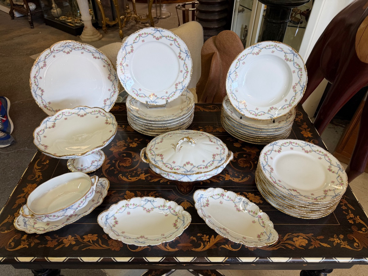 Haviland - Part Of A Porcelain Dinner Service Decorated With Garlands Of Flowers 20th C-photo-2