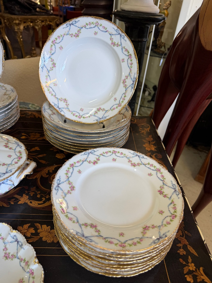 Haviland - Part Of A Porcelain Dinner Service Decorated With Garlands Of Flowers 20th C-photo-3