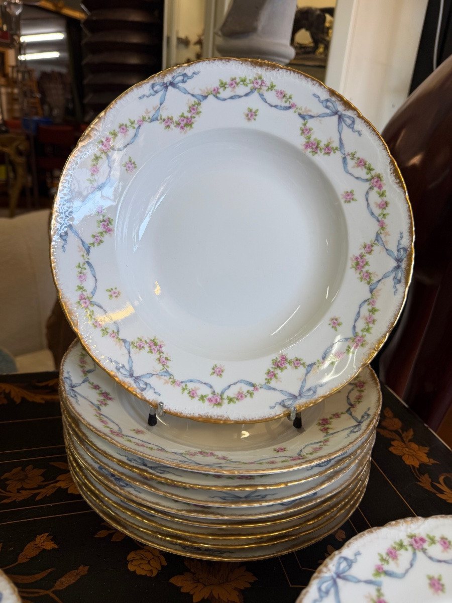 Haviland - Part Of A Porcelain Dinner Service Decorated With Garlands Of Flowers 20th C-photo-4