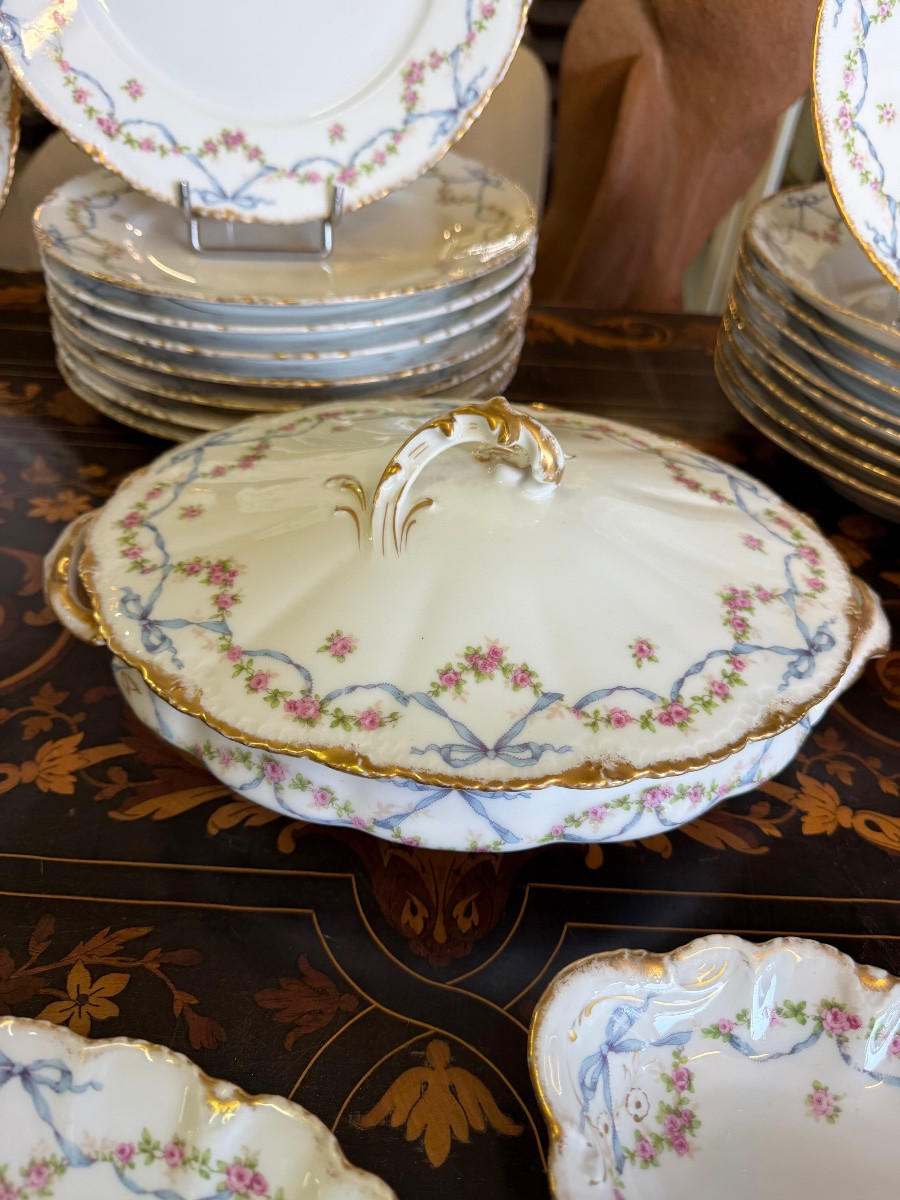 Haviland - Part Of A Porcelain Dinner Service Decorated With Garlands Of Flowers 20th C-photo-2