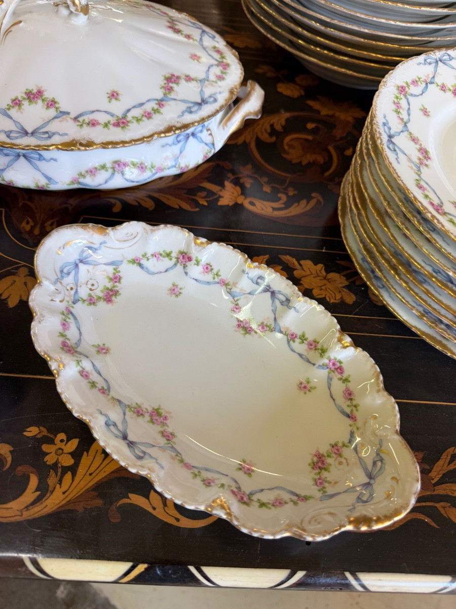 Haviland - Part Of A Porcelain Dinner Service Decorated With Garlands Of Flowers 20th C-photo-3