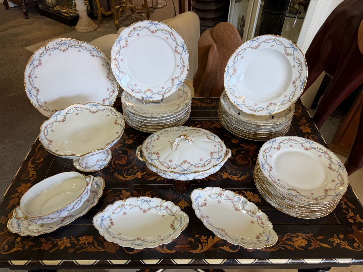 Haviland - Part Of A Porcelain Dinner Service Decorated With Garlands Of Flowers 20th C-photo-4