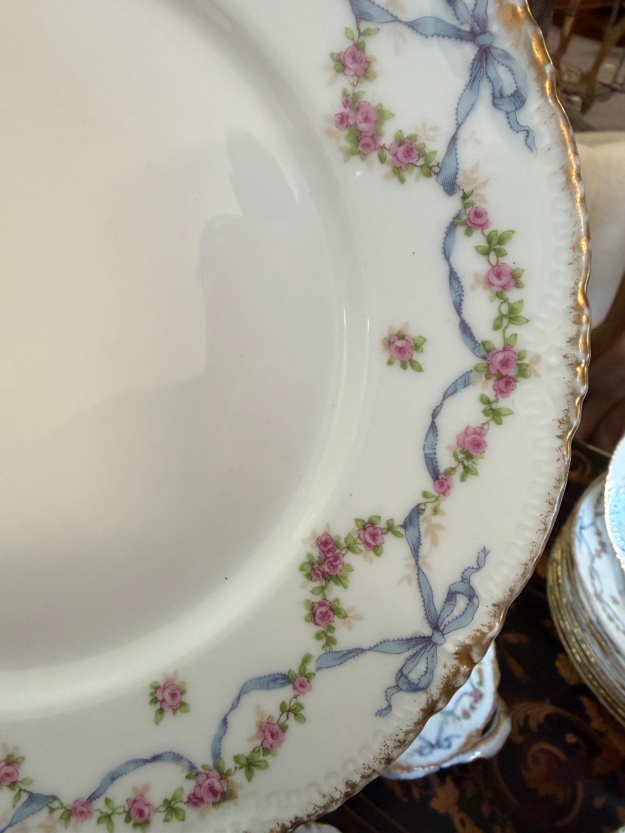 Haviland - Part Of A Porcelain Dinner Service Decorated With Garlands Of Flowers 20th C-photo-6