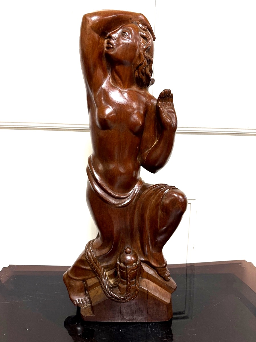 Sculpture en taille directe époque art déco femme acajou