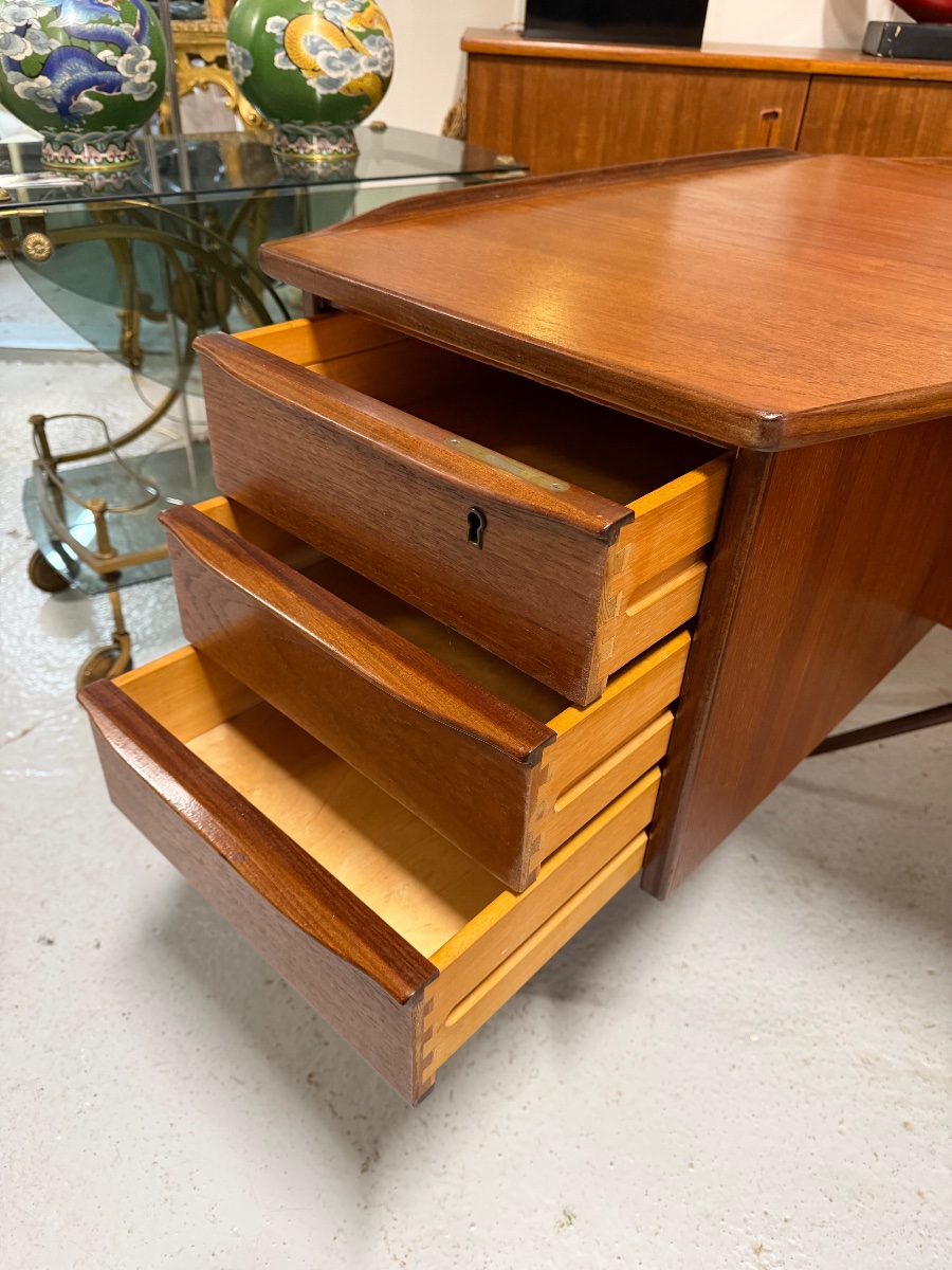 Bureau Boomerang par Peter Lovig Nielsen en Teck Danemark circa 1960-photo-4