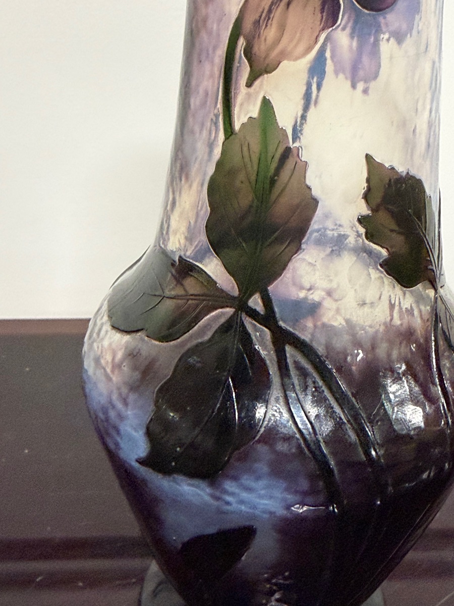 Daum Nancy - Vase martelé aux anémones mauves Art nouveau-photo-4