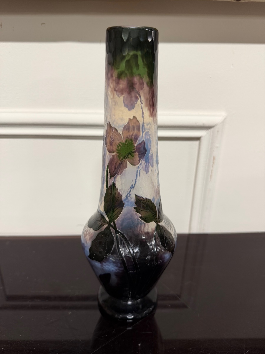 Daum Nancy - Vase martelé aux anémones mauves Art nouveau