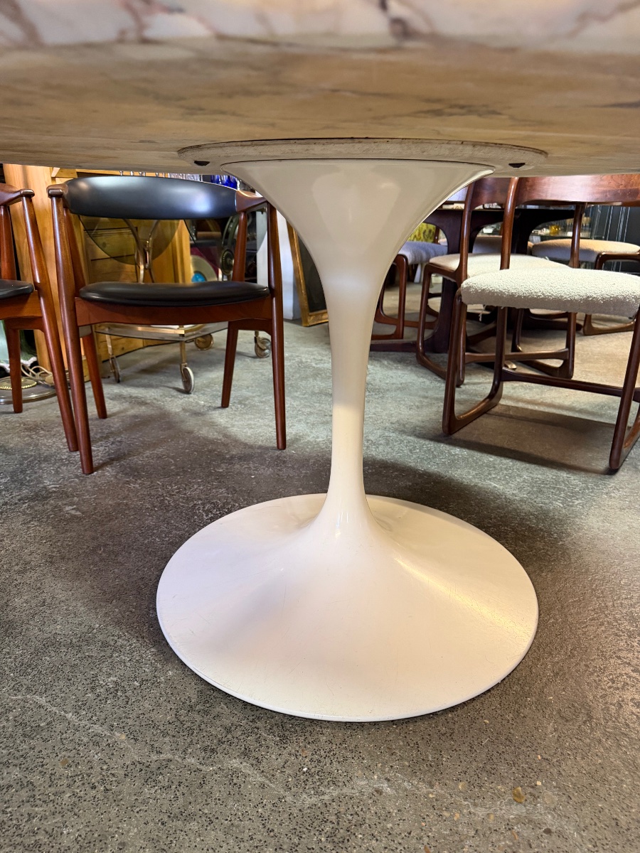 Table Knoll Eero Saarinen Modèle Tulipe En Marbre 137 Cm-photo-1