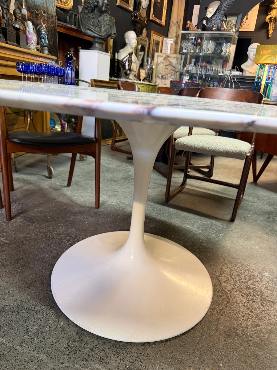 Table Knoll Eero Saarinen Modèle Tulipe En Marbre 137 Cm-photo-2