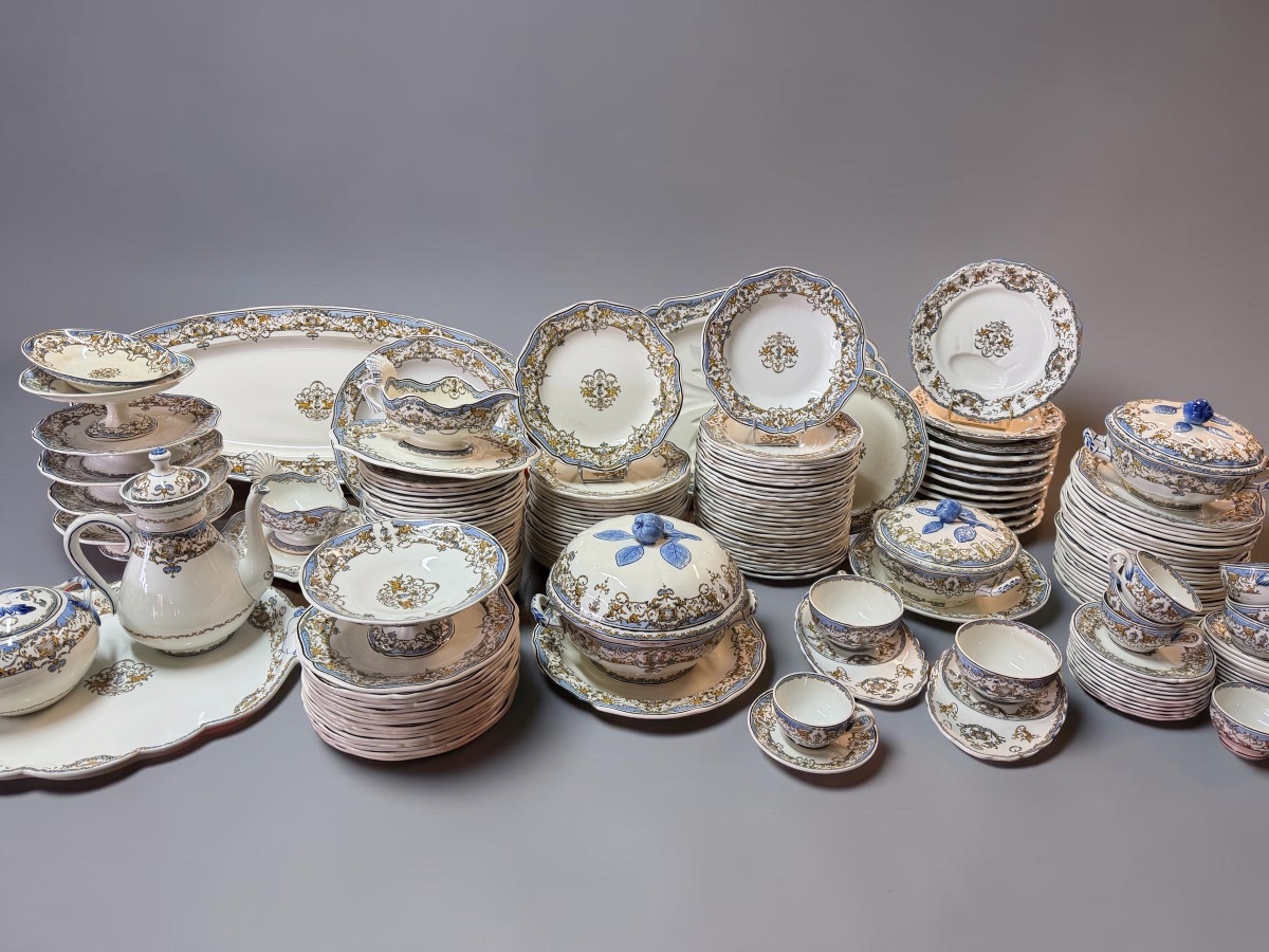 Gien - Dyonisos "au Pressoir" Dinnerware Set, 165-piece Set