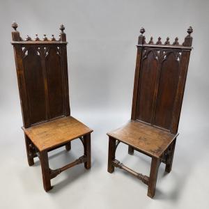Paire de chaises de style Néo gothique en chêne époque fin 19ème