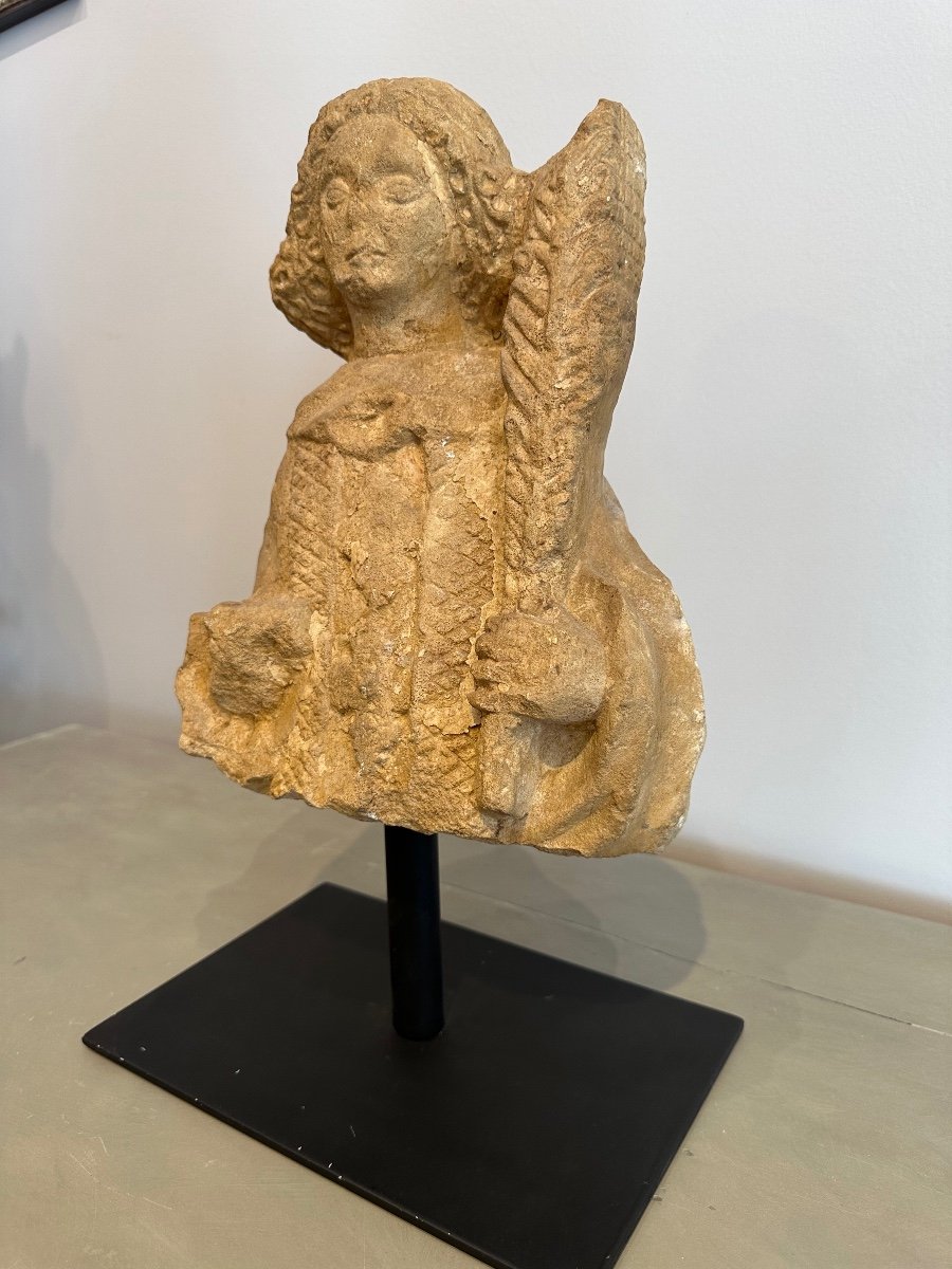 Fragment de statue "Saint personnage" en pierre calcaire de Bourgogne Haute Epoque-photo-4