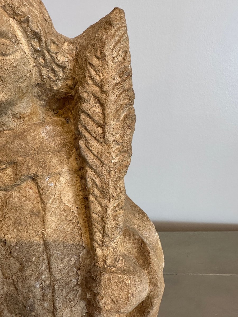 Fragment de statue "Saint personnage" en pierre calcaire de Bourgogne Haute Epoque-photo-2