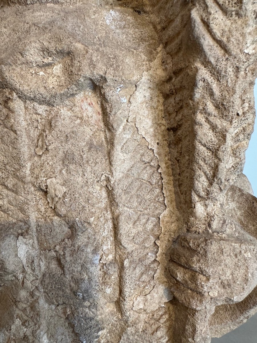 Fragment de statue "Saint personnage" en pierre calcaire de Bourgogne Haute Epoque-photo-5