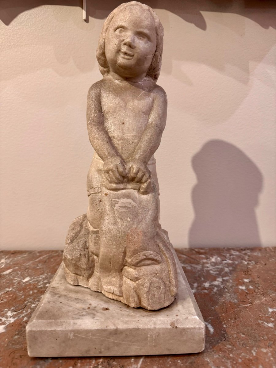 Statue En Marbre "Enfant Lavant Son Linge" Italie Fin 16ème Début 17ème