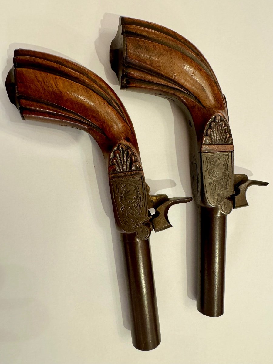 Paire De Pistolets à Coffre, Crosse Renaissance En Noyer Epoque XIXème-photo-4