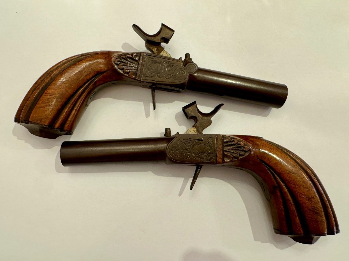 Paire De Pistolets à Coffre, Crosse Renaissance En Noyer Epoque XIXème-photo-2