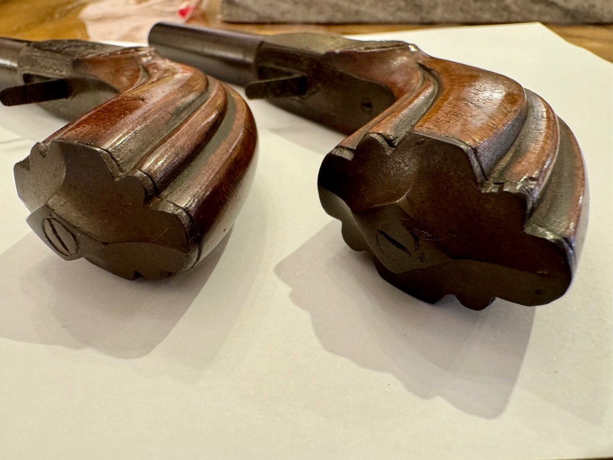 Paire De Pistolets à Coffre, Crosse Renaissance En Noyer Epoque XIXème-photo-3