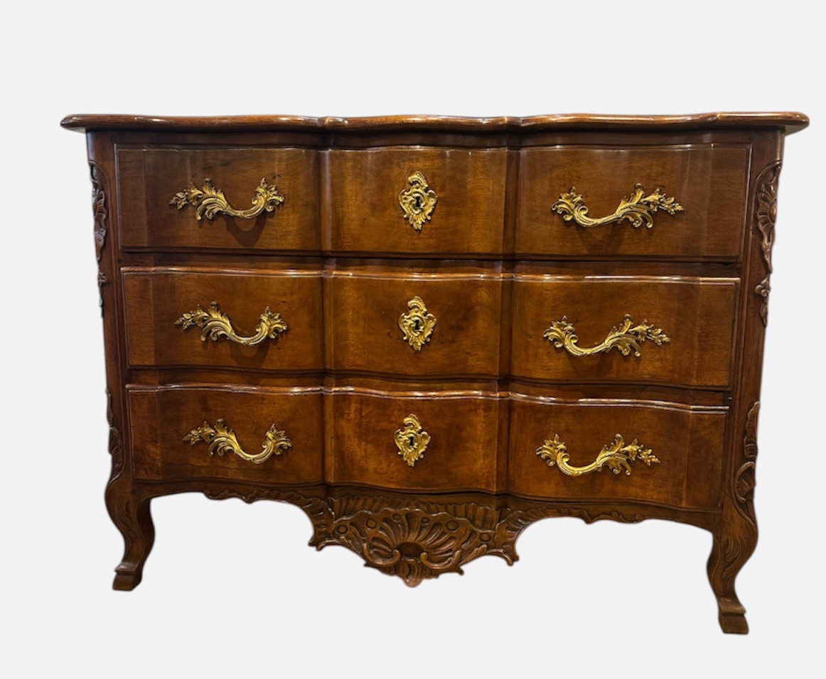 Commode Arbalète en noyer d'époque Louis XV, travail de Pierre Hache-photo-2