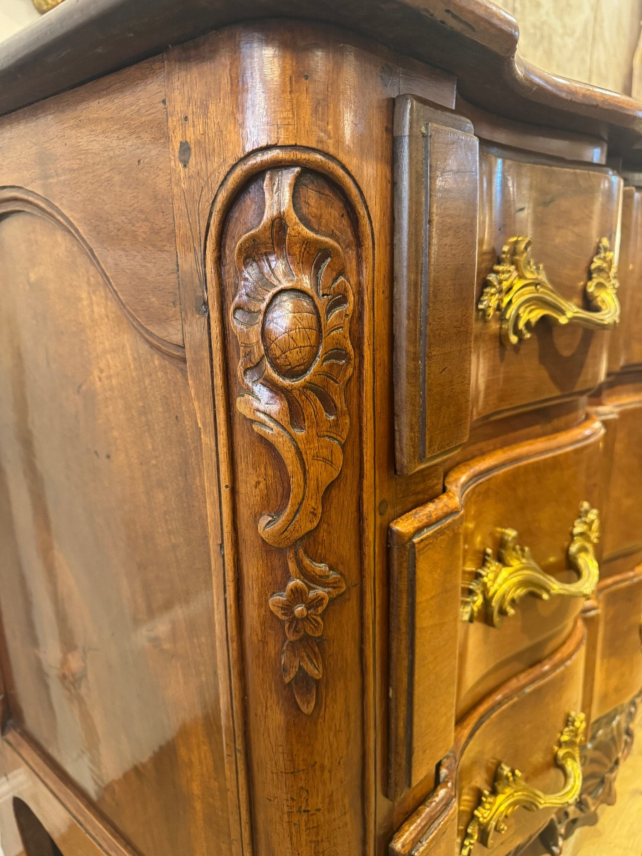 Commode Arbalète en noyer d'époque Louis XV, travail de Pierre Hache-photo-3