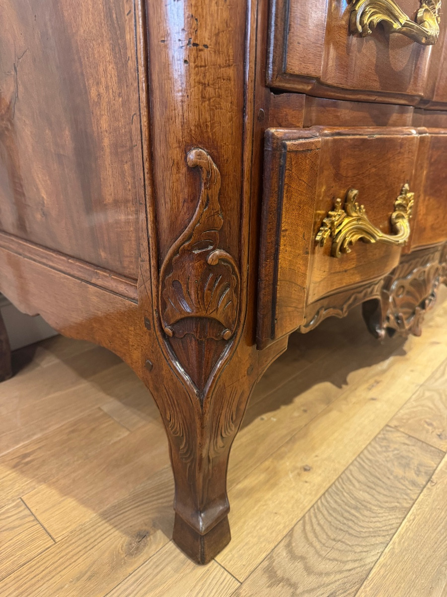 Commode Arbalète en noyer d'époque Louis XV, travail de Pierre Hache-photo-4