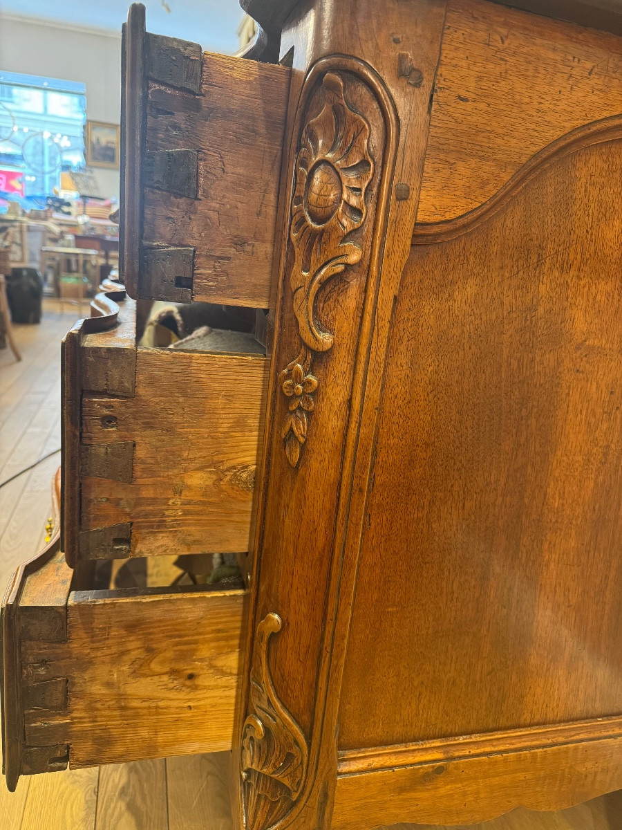 Commode Arbalète en noyer d'époque Louis XV, travail de Pierre Hache-photo-6