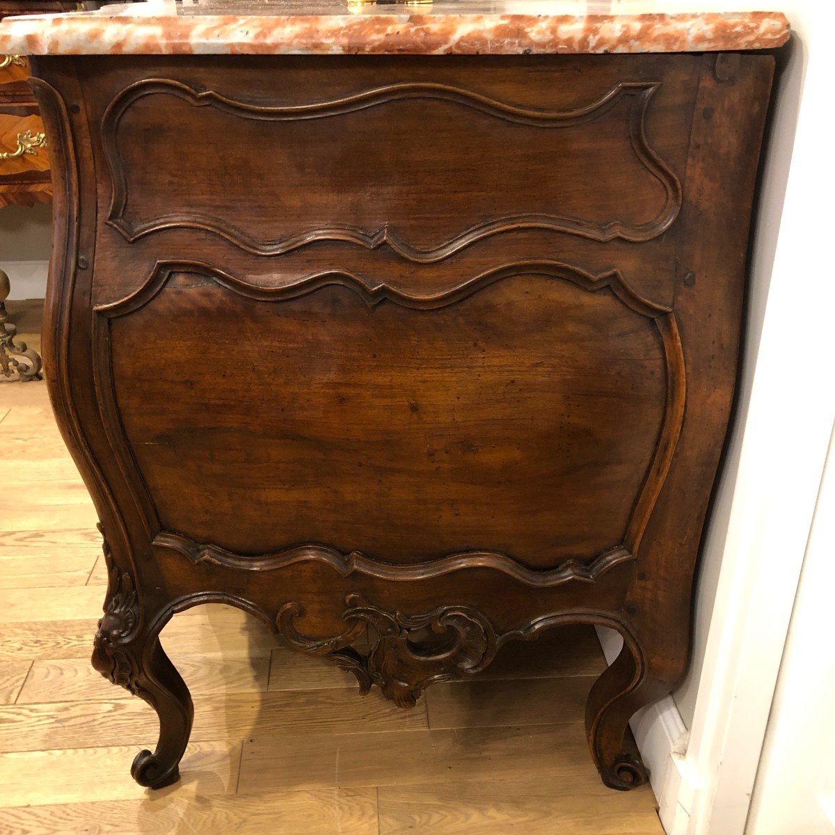 Nîmoise Chest Of Drawers Curved All Sides In Walnut Early 18th-photo-1