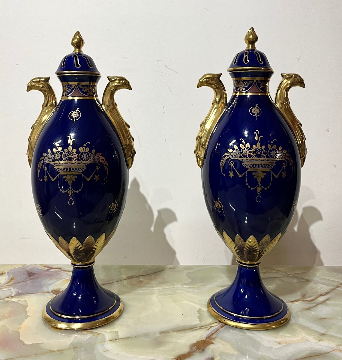 Pair Of Covered Vases Pinon Heuze Tours In Blue And Gold Earthenware , Années 1930 