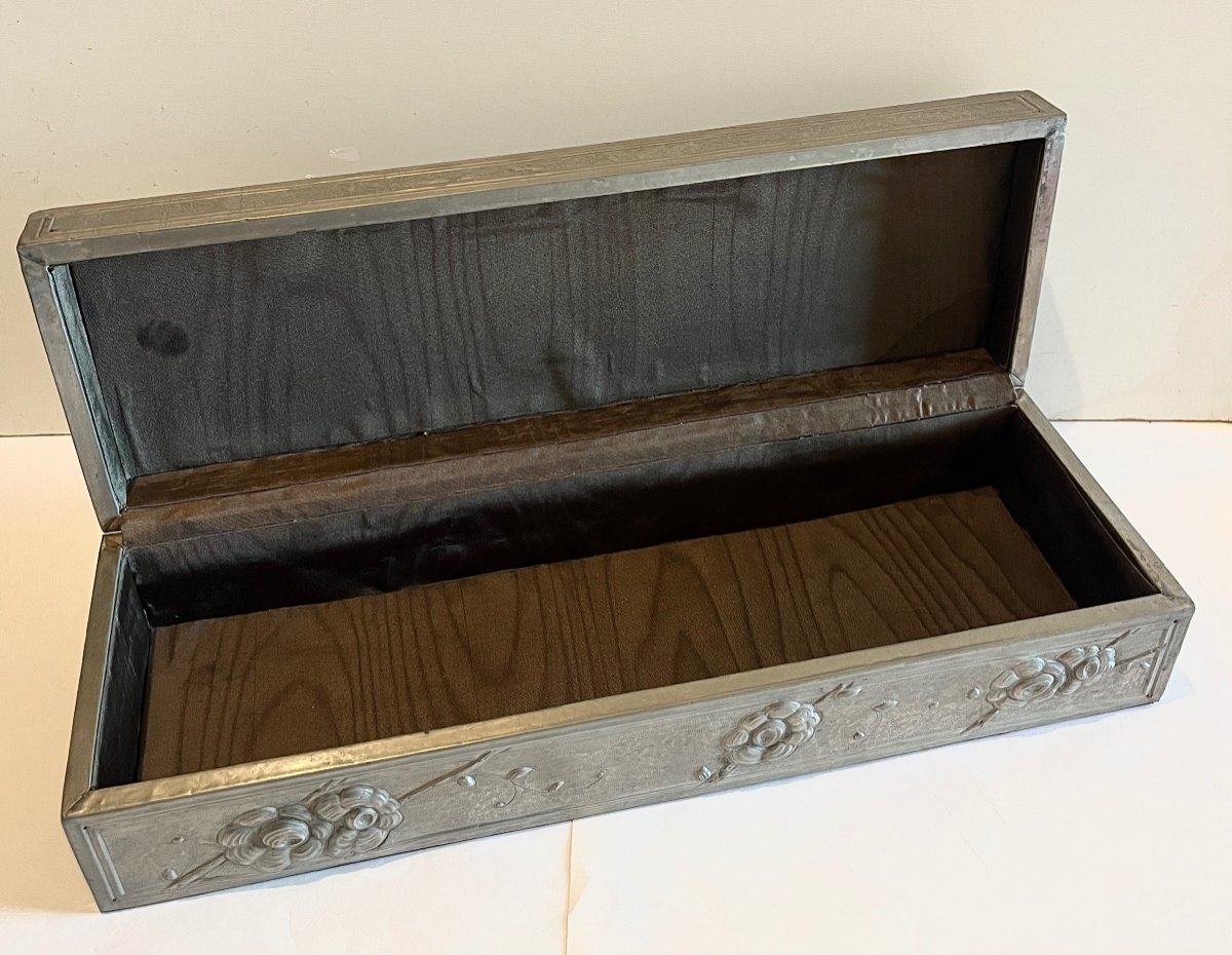 Art Nouveau Pewter Glove Box Decorated With Flowers And A Dragonflies-photo-4