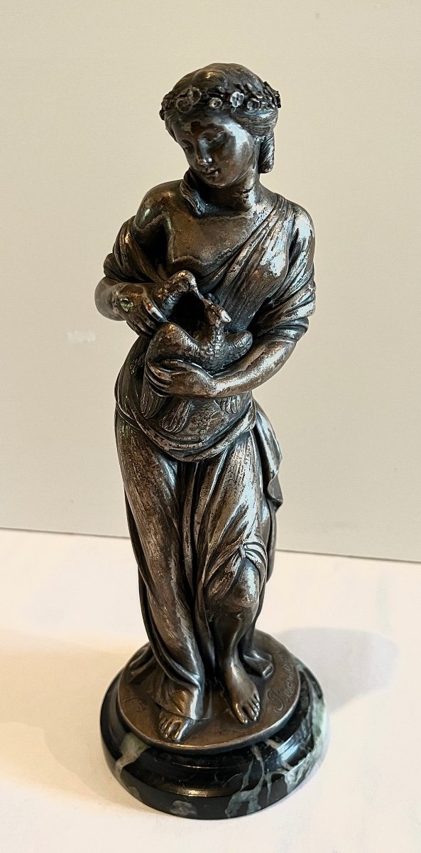 Sculture En Métal Argenté Femme Aux Colombes Signé Bouchardon