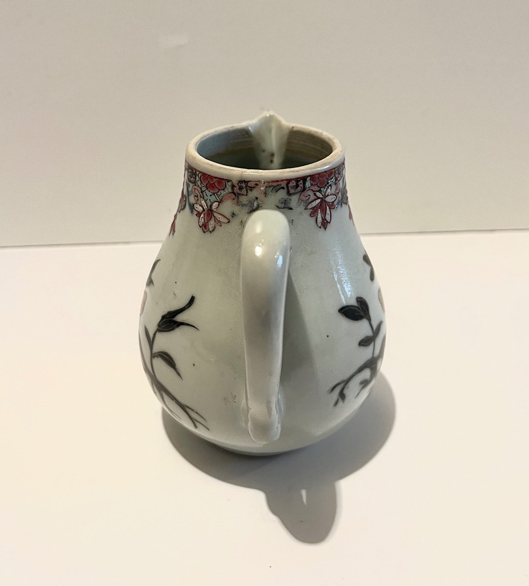 Pot à Lait Crémier Compagnie Des Indes En Porcelaine De Chine Période Qianlong Décor De Fleurs-photo-2
