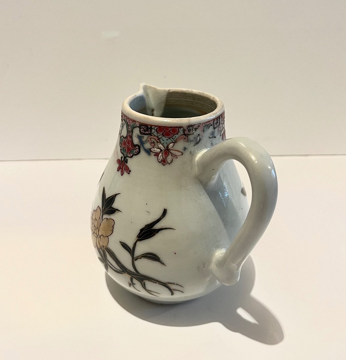 Pot à Lait Crémier Compagnie Des Indes En Porcelaine De Chine Période Qianlong Décor De Fleurs-photo-3
