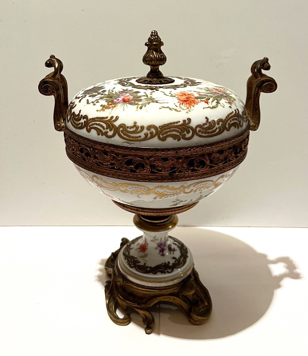 Large Covered Pot In Porcelain And Chiseled Gilt Bronze Louis XV Style, 19th Century-photo-2