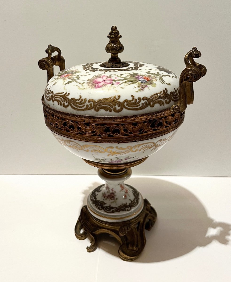 Large Covered Pot In Porcelain And Chiseled Gilt Bronze Louis XV Style, 19th Century-photo-1