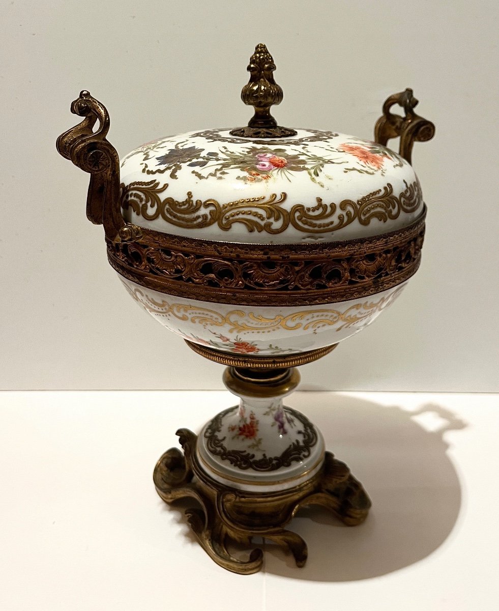 Large Covered Pot In Porcelain And Chiseled Gilt Bronze Louis XV Style, 19th Century-photo-3