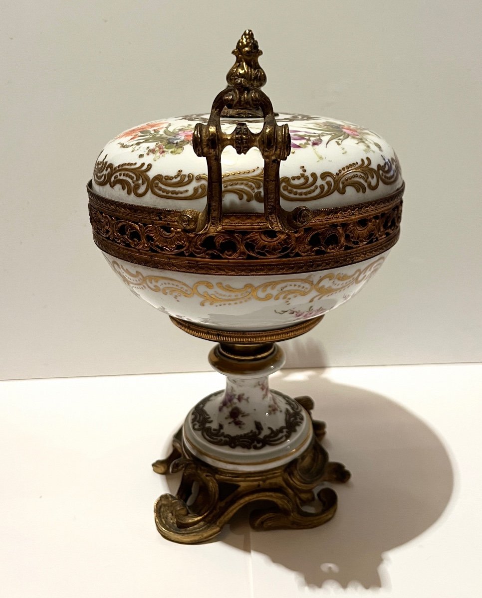 Large Covered Pot In Porcelain And Chiseled Gilt Bronze Louis XV Style, 19th Century-photo-4
