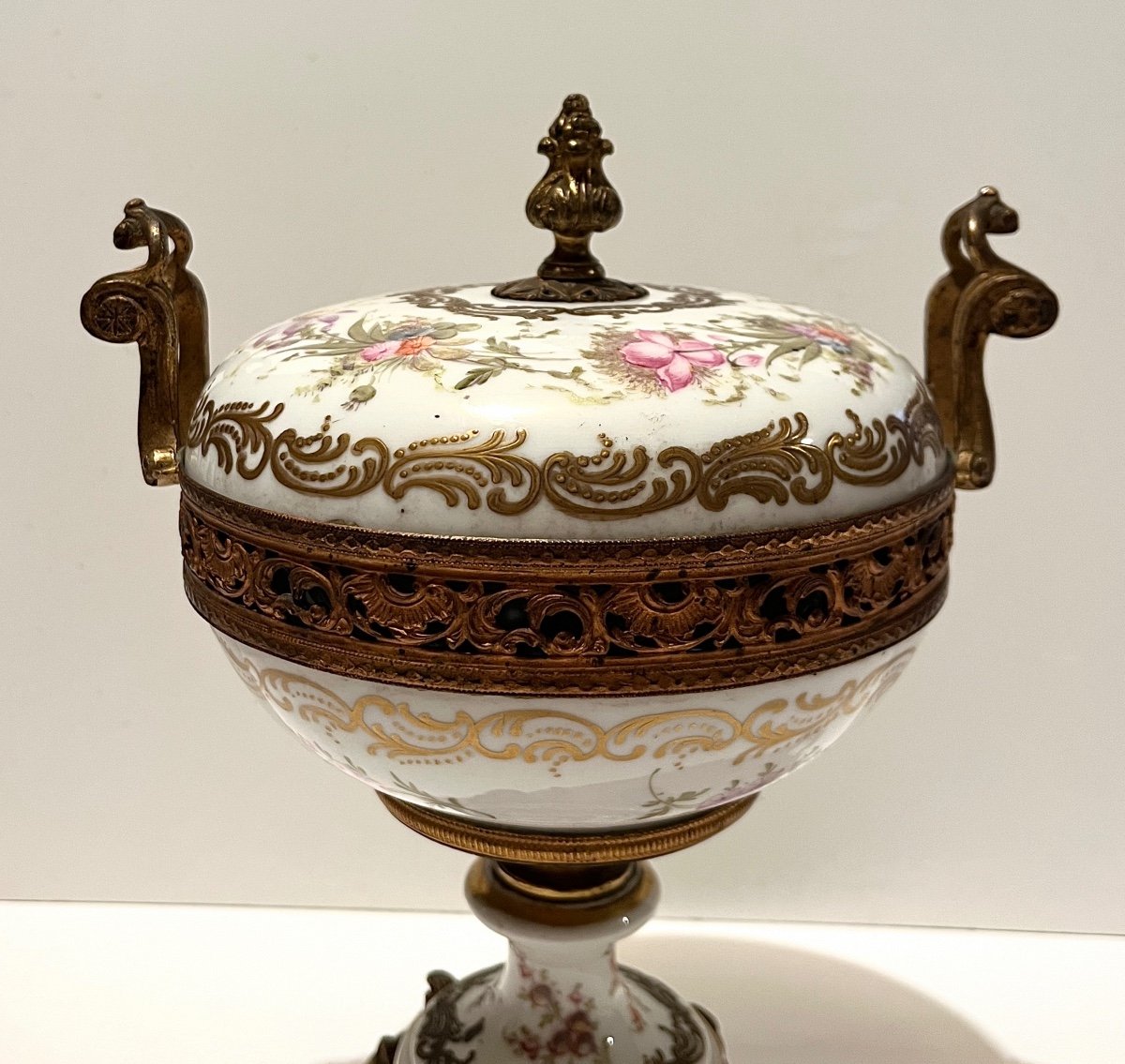 Large Covered Pot In Porcelain And Chiseled Gilt Bronze Louis XV Style, 19th Century-photo-5