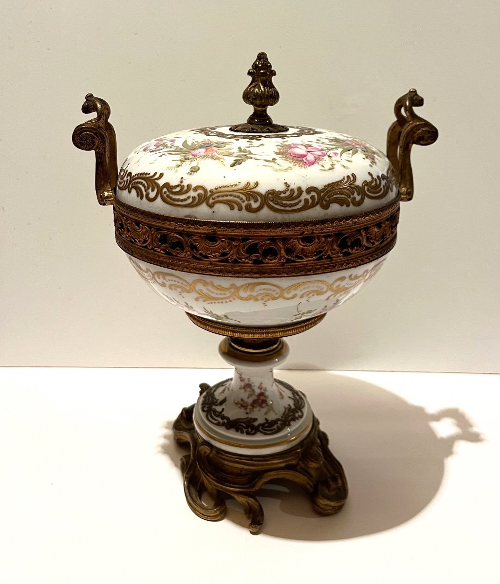 Large Covered Pot In Porcelain And Chiseled Gilt Bronze Louis XV Style, 19th Century