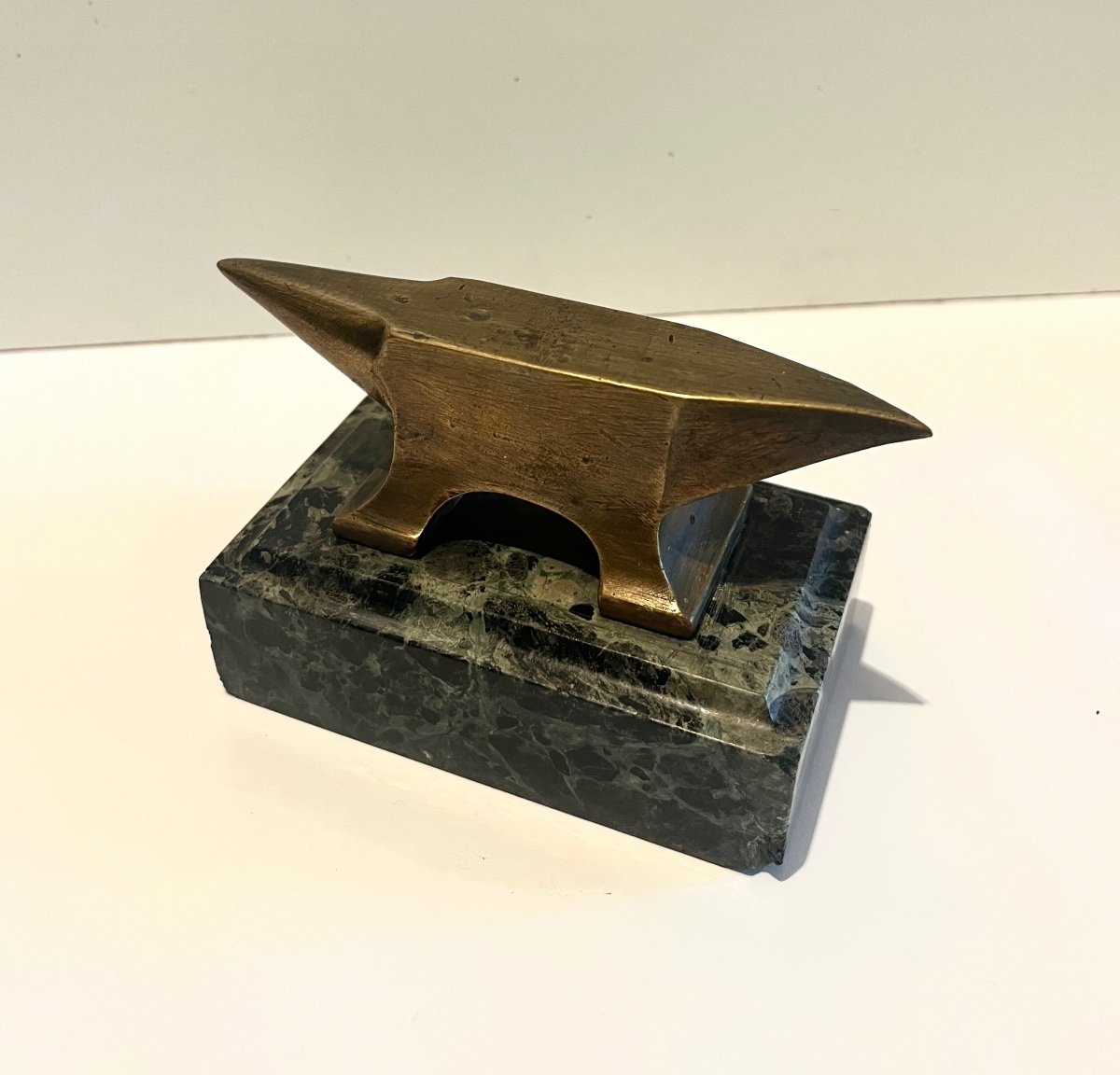 Small Bronze Jeweler's Anvil On A Sea Green Marble Base-photo-2