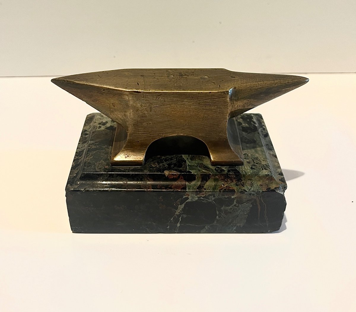Small Bronze Jeweler's Anvil On A Sea Green Marble Base-photo-2