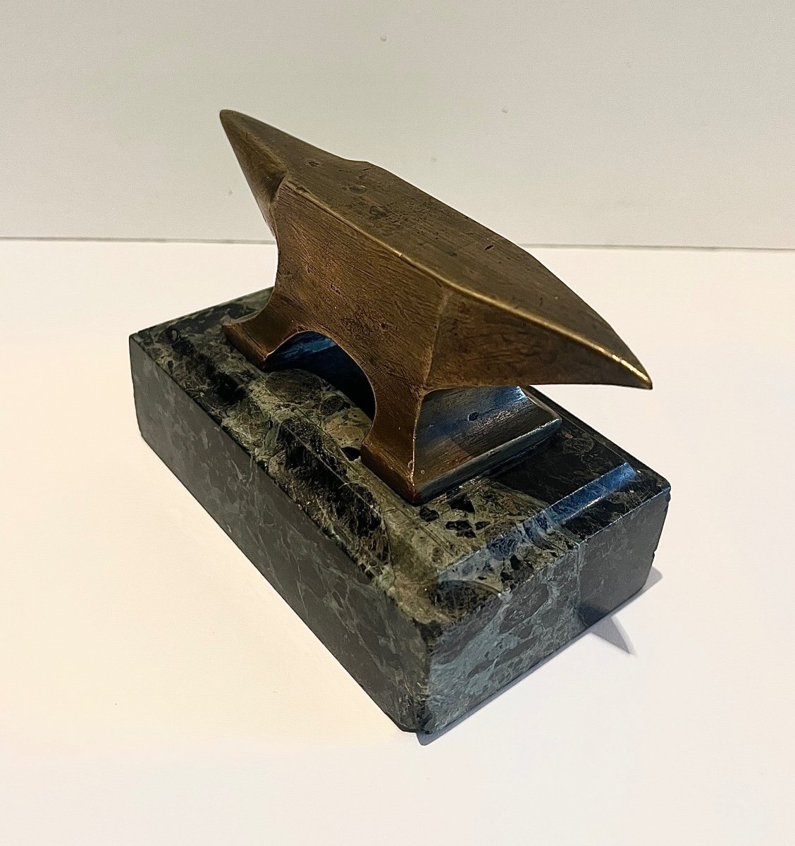 Small Bronze Jeweler's Anvil On A Sea Green Marble Base-photo-5