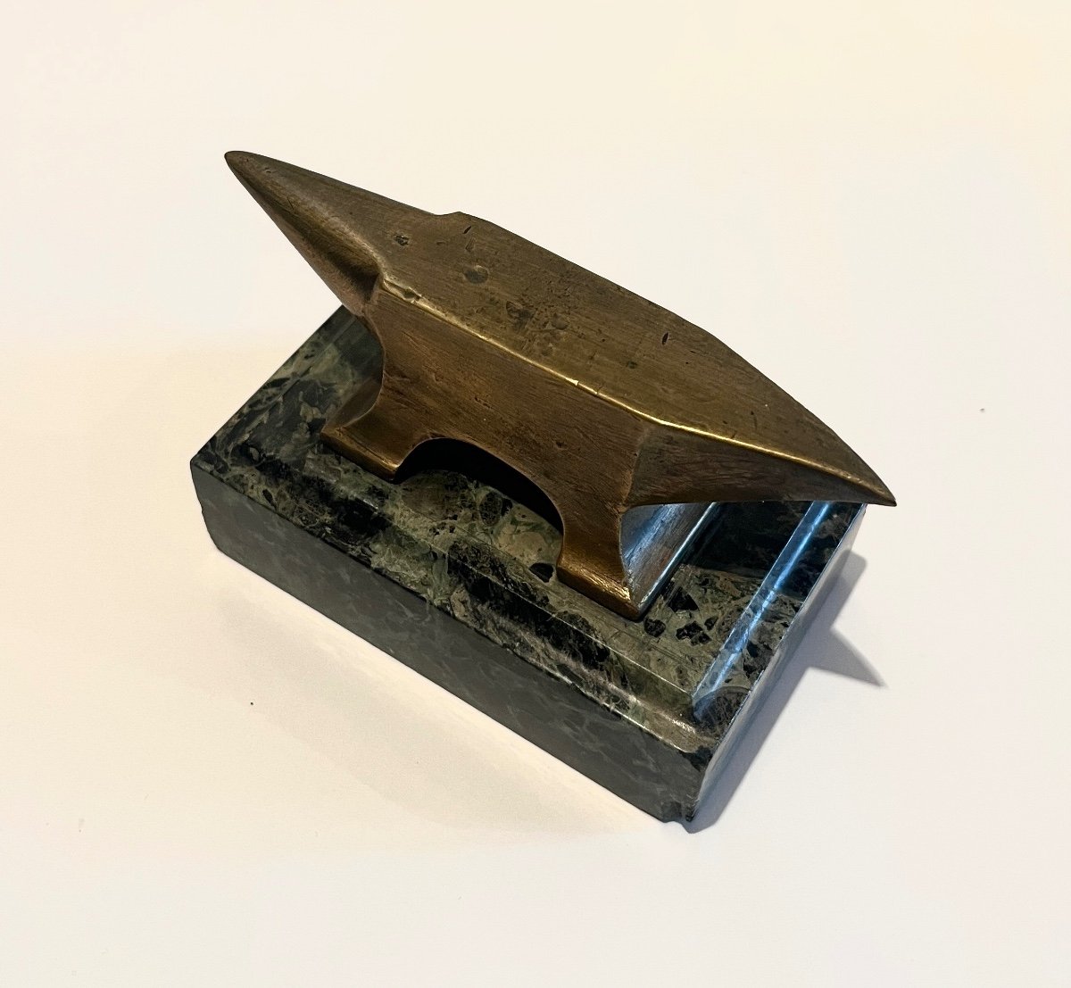 Small Bronze Jeweler's Anvil On A Sea Green Marble Base-photo-7