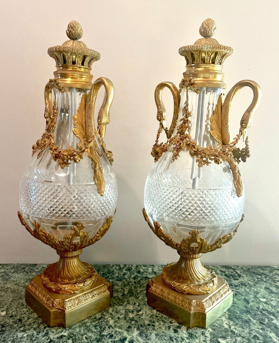 Paire De Vases Couverts En Cristal Et Bronze Doré Style Lxvi-photo-2