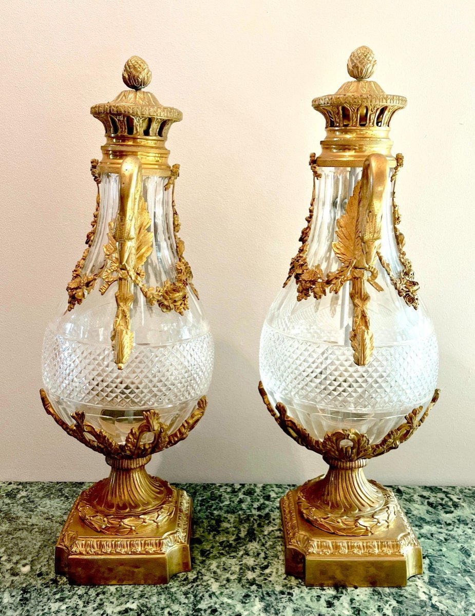 Paire De Vases Couverts En Cristal Et Bronze Doré Style Lxvi-photo-4