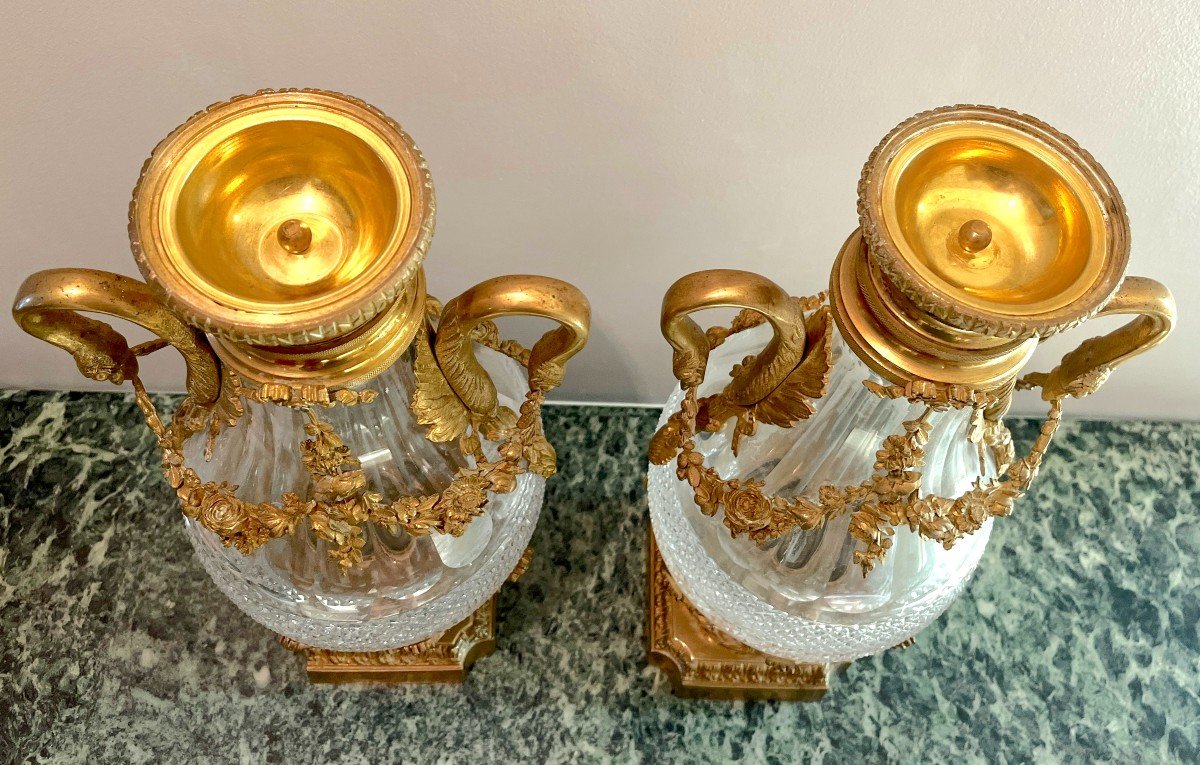 Paire De Vases Couverts En Cristal Et Bronze Doré Style Lxvi-photo-3