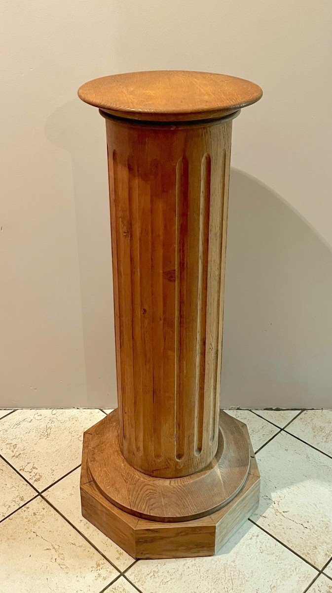 Selette En Chêne En Forme De Colonne Cannelée